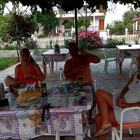 Apartament House Elena Koinira