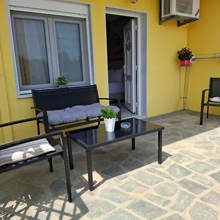 House Elena דירה