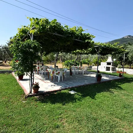 House Elena * Κοίνυρα